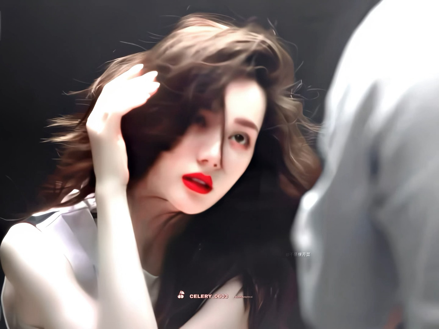 恭喜视后热巴拿下vogue单封 期待时尚女帝就完事儿了 交给热巴包出彩的～🤲?
