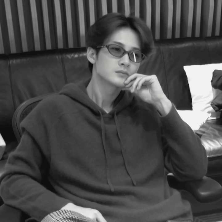 救命，这里压迫感好强啊🥵 