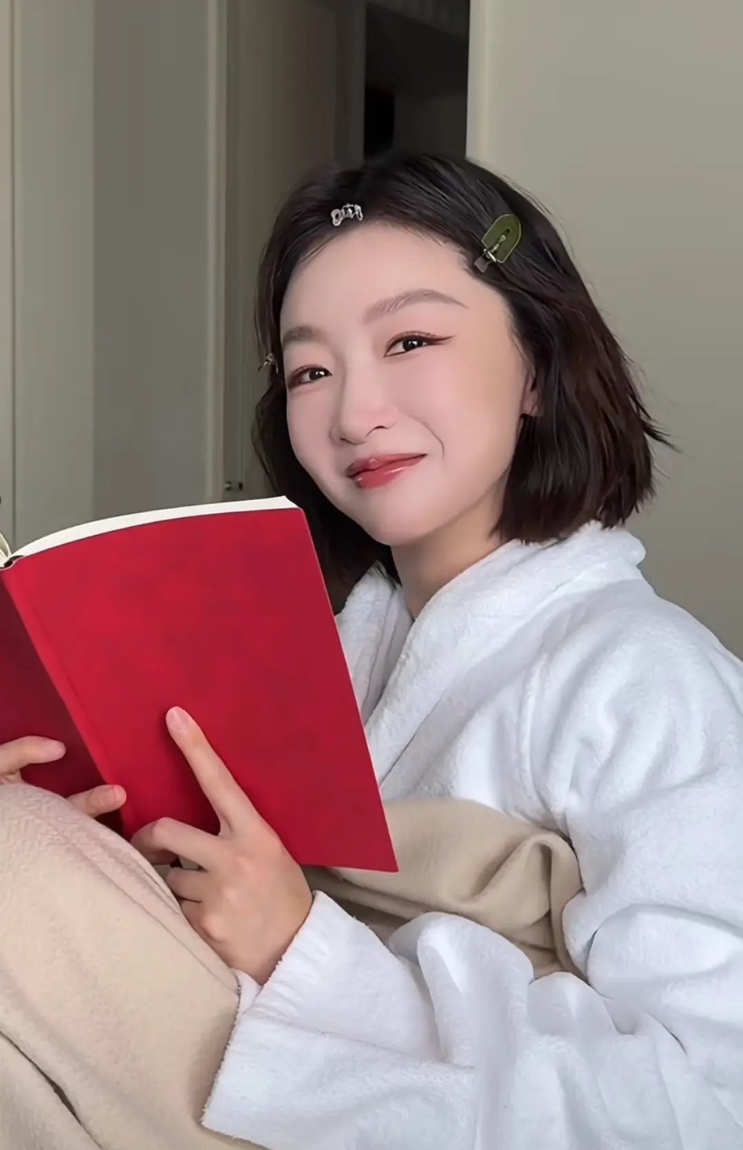 感觉周冬雨最近真是变美了，气色好很多 