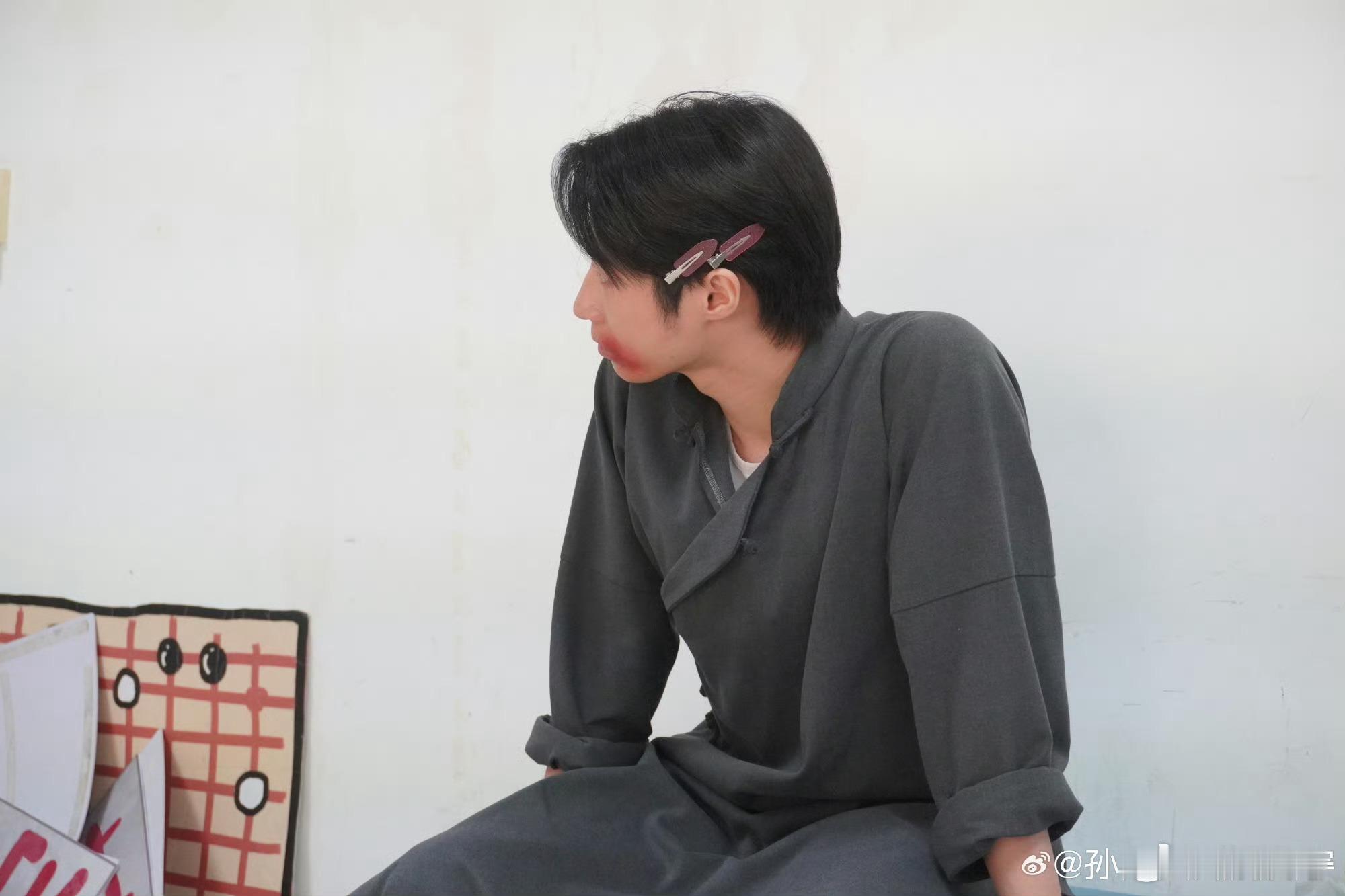 孙天宇答应妈妈30岁不火就退圈我家那小子孙天宇在吕严家吃饭，聊到职业规划，说跟妈