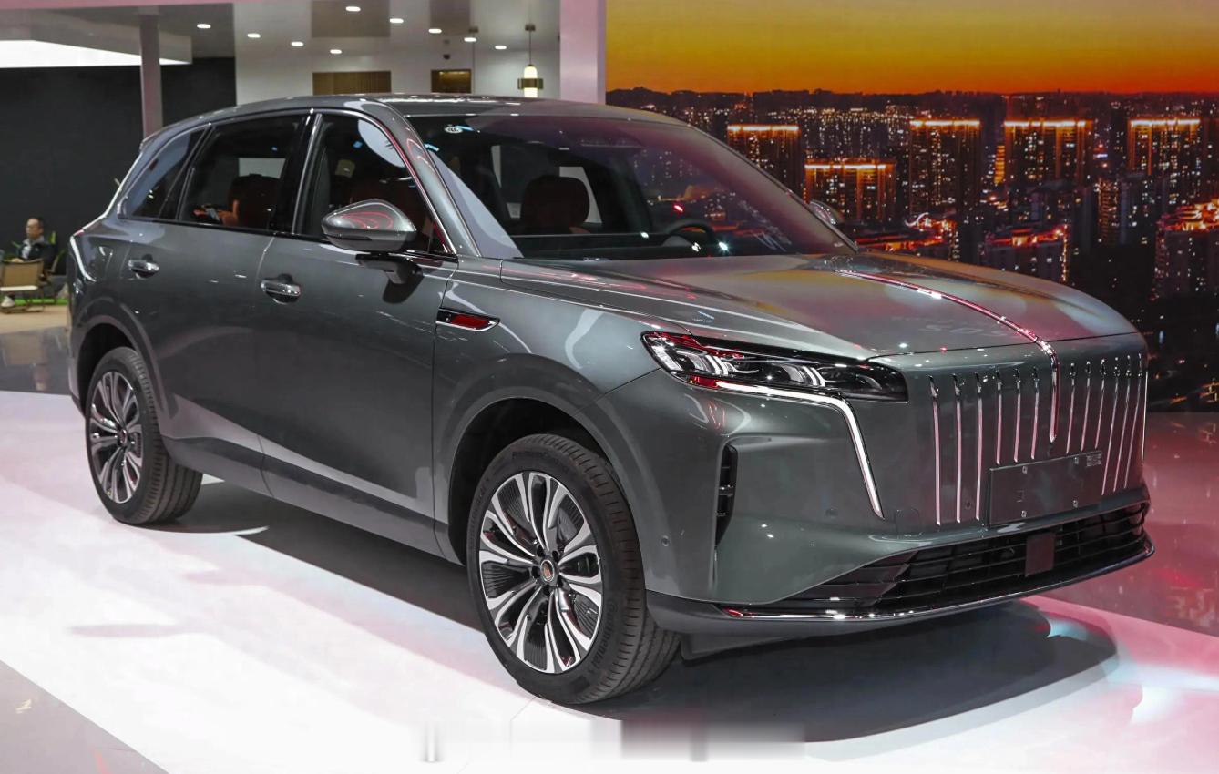 全新红旗HS6 PHEV在广州车展正式亮相，预售价17.88万元起，纯电续航最高