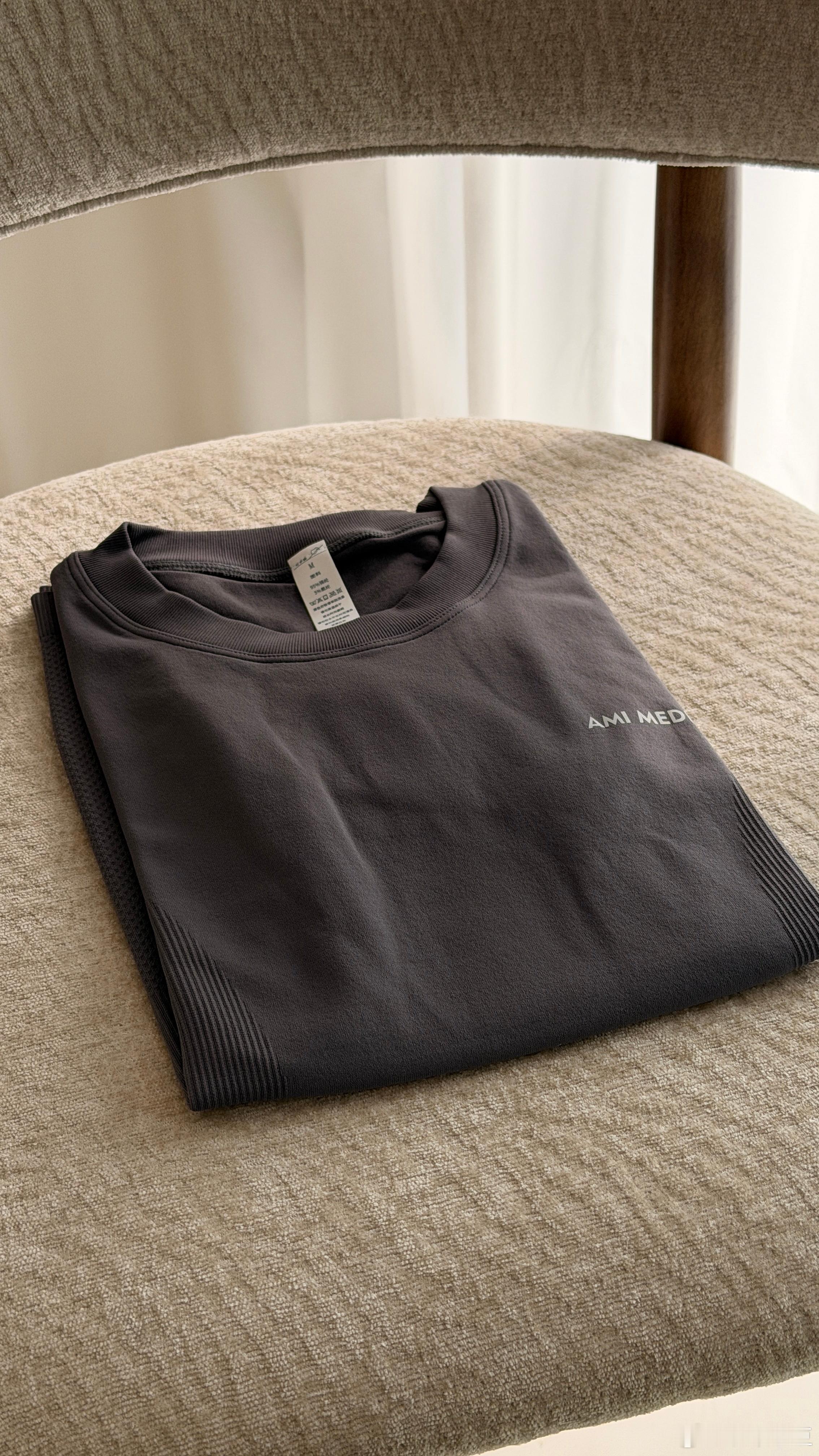 今日份趁热打铁 送速干衣评论区抽个能穿M码的女粉宝宝吧～（和豆豆同款 全新哒 M