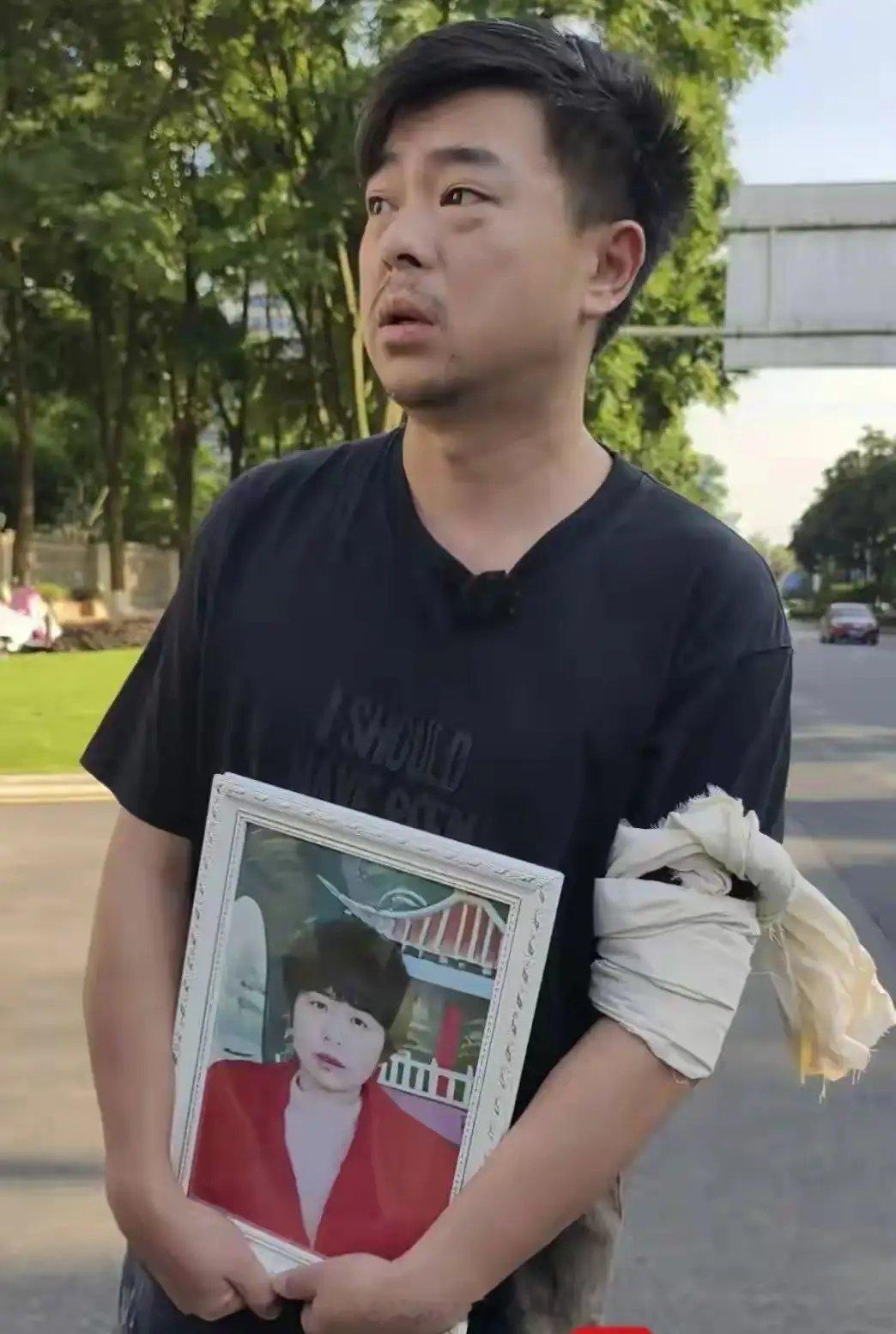 花坛埋尸案庭审细节炸裂！潜逃28年，她根本毫无悔意花坛埋尸案一审结束，未当庭宣判