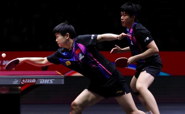 跟一位在体育圈内的朋友聊天，他看完新加坡的比赛，叹了口气说：咱们的单打金牌，这回