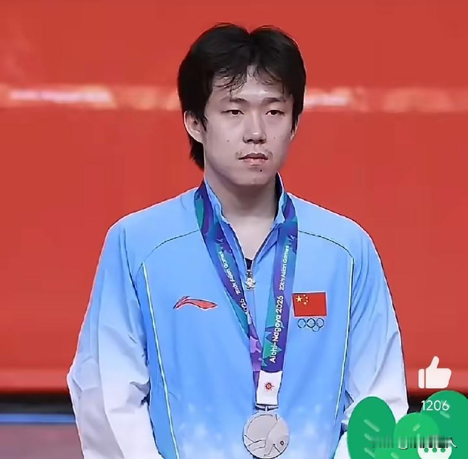 王楚钦的困境：饭圈压力加男队断层，他一个人扛得太重了！

这话说得有点狠，但你细