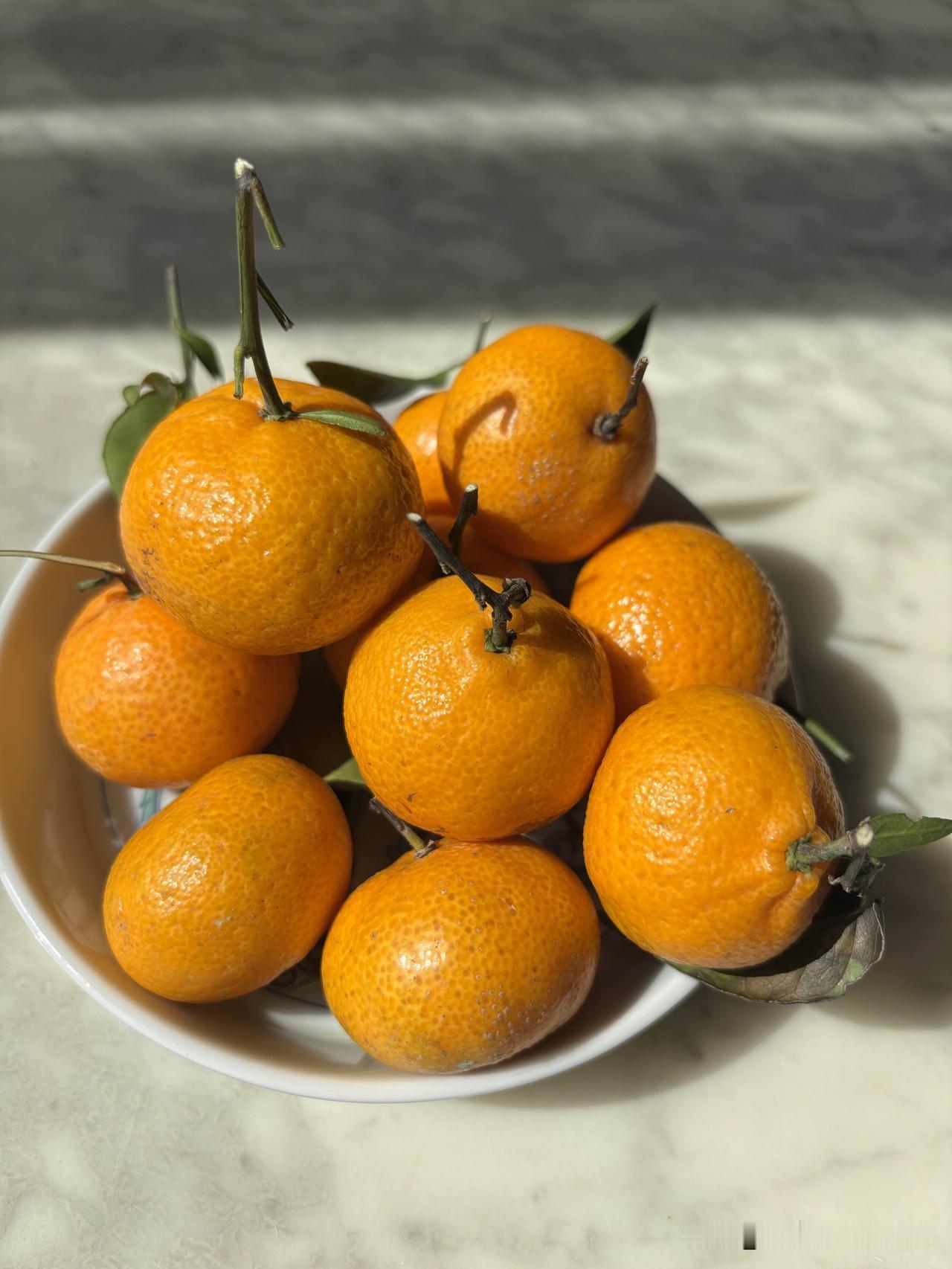 我是个爱吃水果的人，本着“当地当季新鲜为主”的原则，不是在附近的水果店生鲜店买，