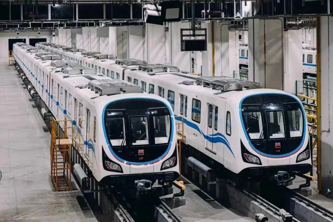 国内最大，跑一圈120里，耗时1小时36分，能换乘18条线路的地铁环线今日开通—