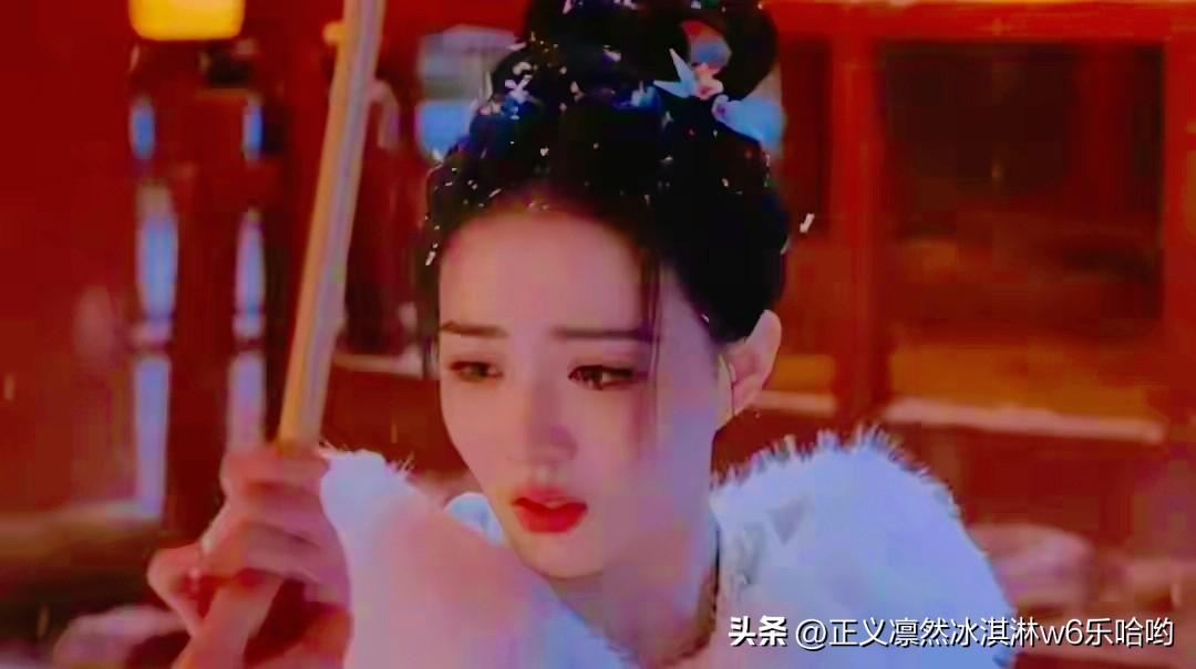 《长安二十四计》里有个配角真让人眼前一亮，那就是饰演画师白莞的徐璐。她仅凭一个雪