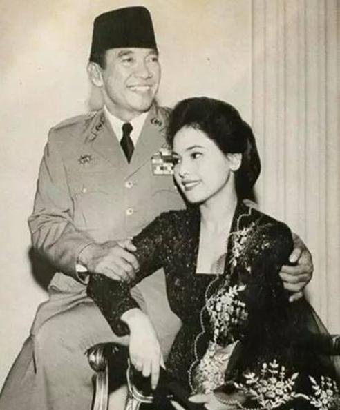 1959年，印尼总统苏加诺秘密访问日本，知道他好色，日本专门从国内为他挑选了19