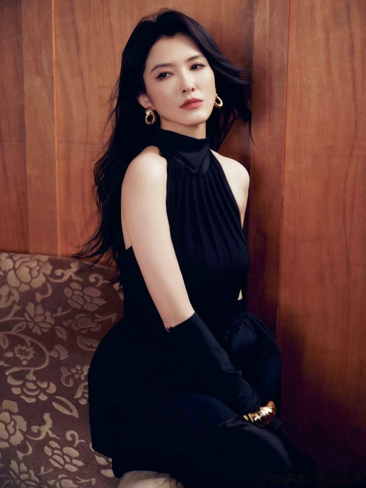 徐洁儿还是老辈子会宠粉来看徐洁儿演出不许空手而归离场的时候拿到小蛋糕，一下子就记
