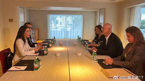 〈特使〉德米特里耶夫访问华盛顿似乎是他主动提出的。<br />考虑到时...