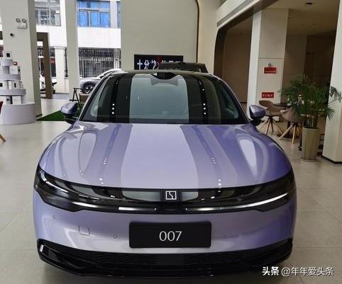 普通人用车，就看三点：好不好开、省不省钱、耐不耐用。市区穿梭灵活，高速稳当，停车