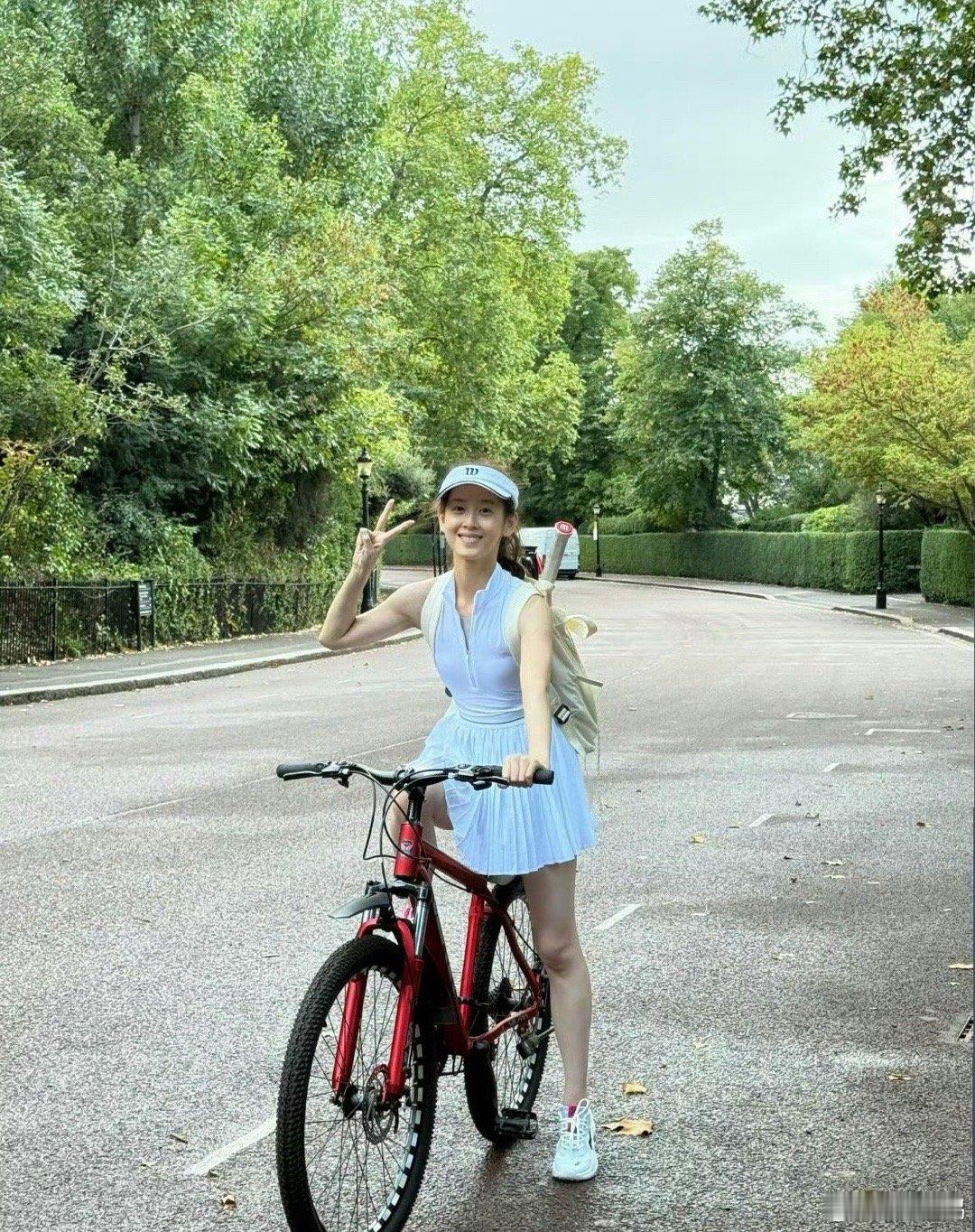 章泽天好白啊刘强东的审美是毋庸置疑的，奶茶妹妹也是毋庸置疑的[捂嘴哭] ​​​