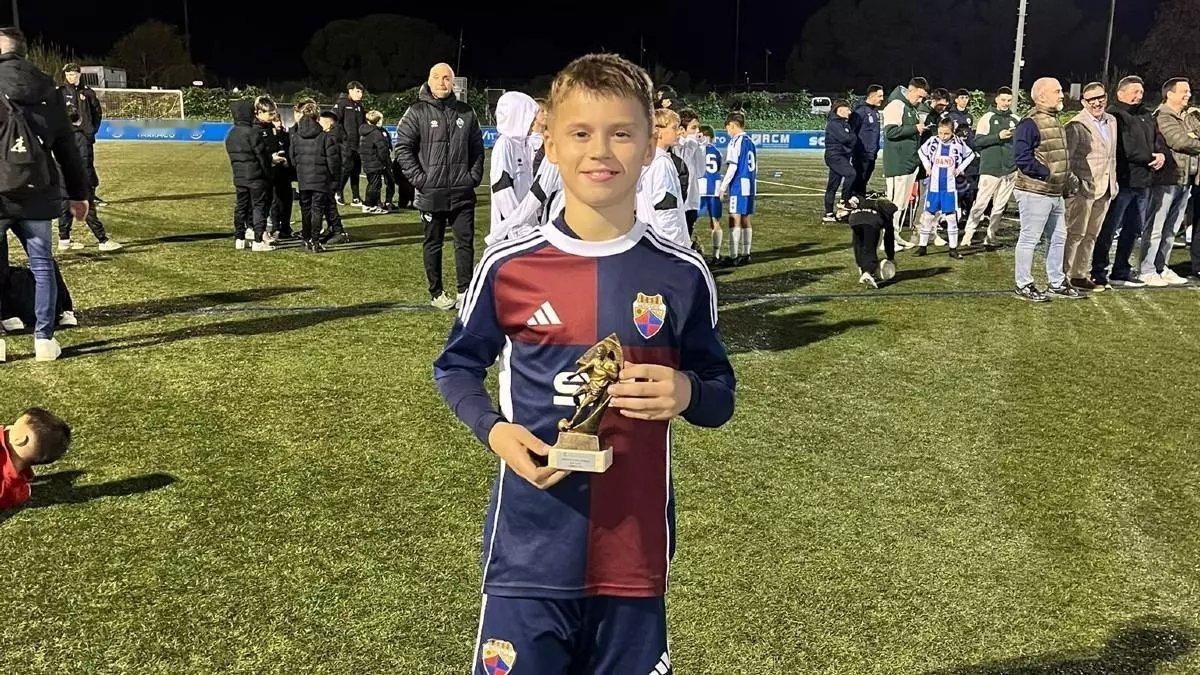 每体：📌新一代莱万多夫斯基？ 🤔 🇵🇱波兰11岁天才前锋卡耶坦·戈拉尔受