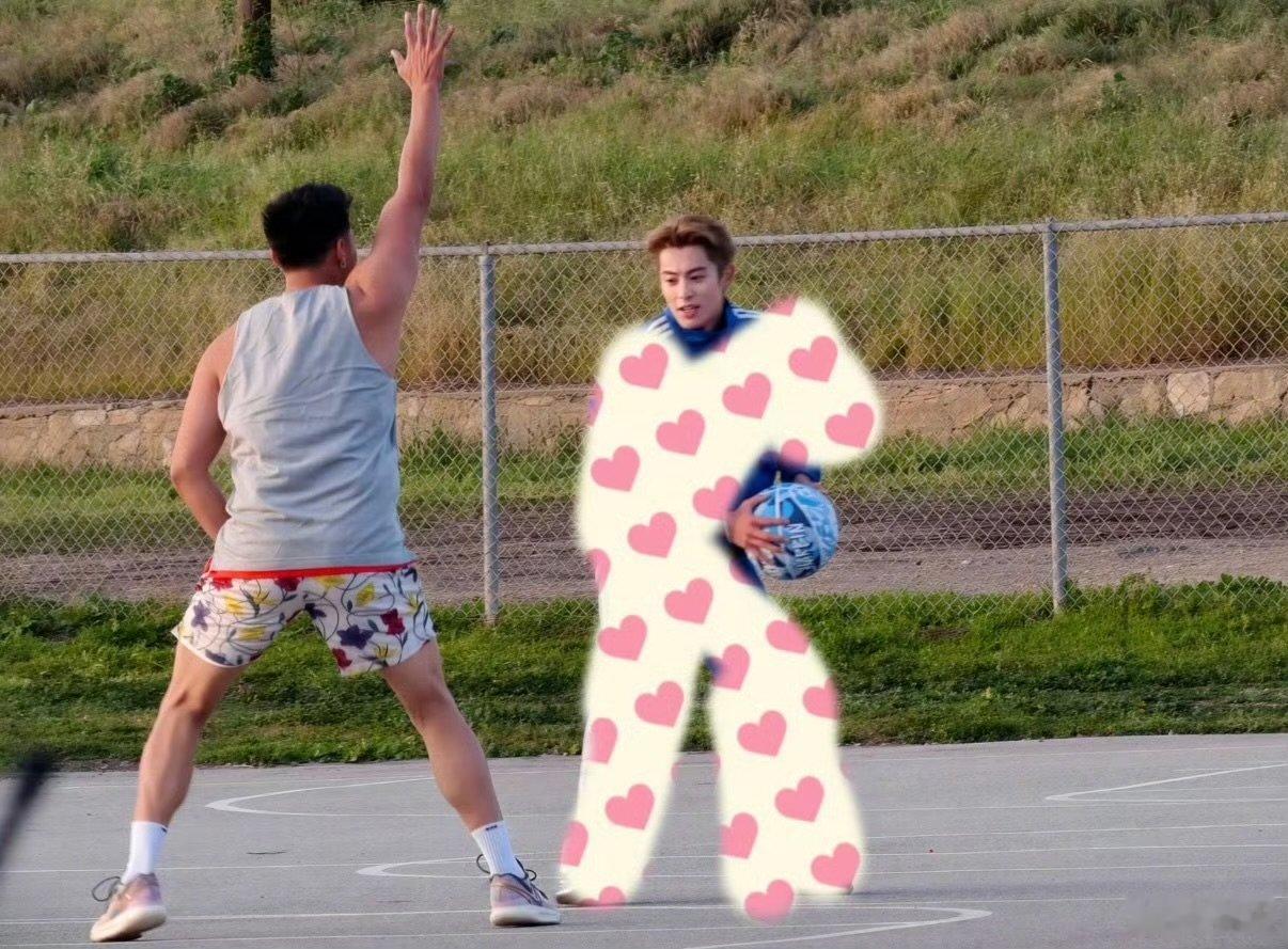 洛杉矶偶遇王鹤棣打篮球洛杉矶偶遇王鹤棣王鹤棣洛杉矶偶遇王鹤棣打篮球 