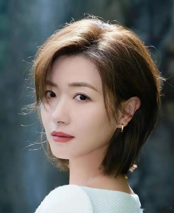 1.昆凌很聪明，她见过那些高调、心急上位的女生都被周杰伦换了，所以她很低调，也不