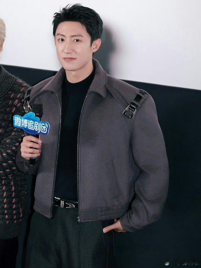 黄景瑜表面道歉实则在催黄景瑜这操作，绝！嘴上说着道歉，称自己激动，实际“暗戳戳”