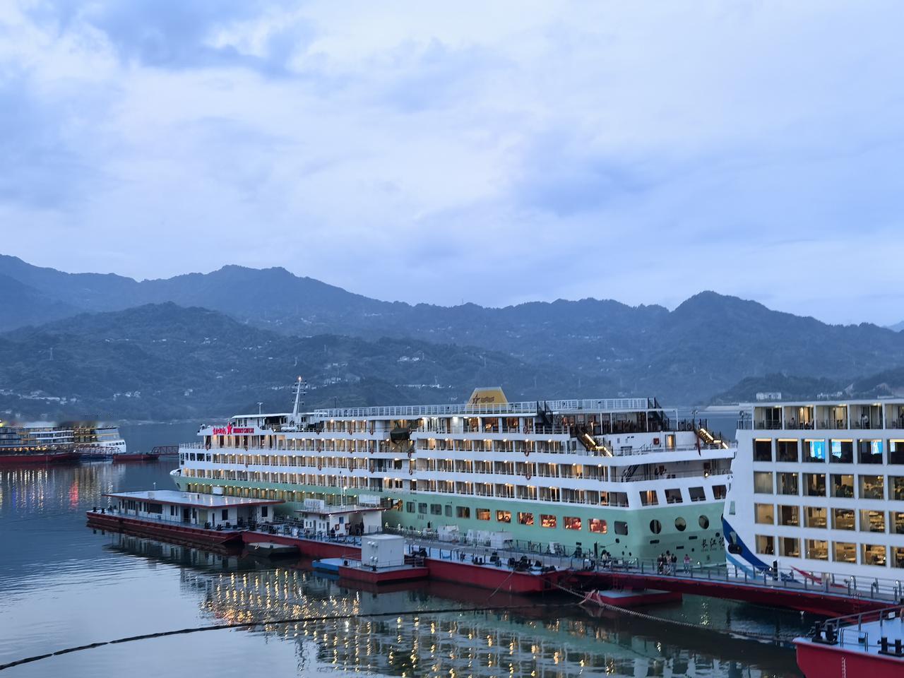 宜昌到重庆江轮游是多年的心愿，今天终于登上了长江记忆号。
