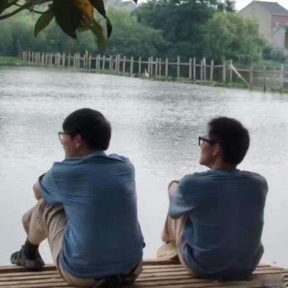 说影视飓风是一群员工陪老板演白人松弛感的人其实内心是多么无比渴望成为这样的员工。