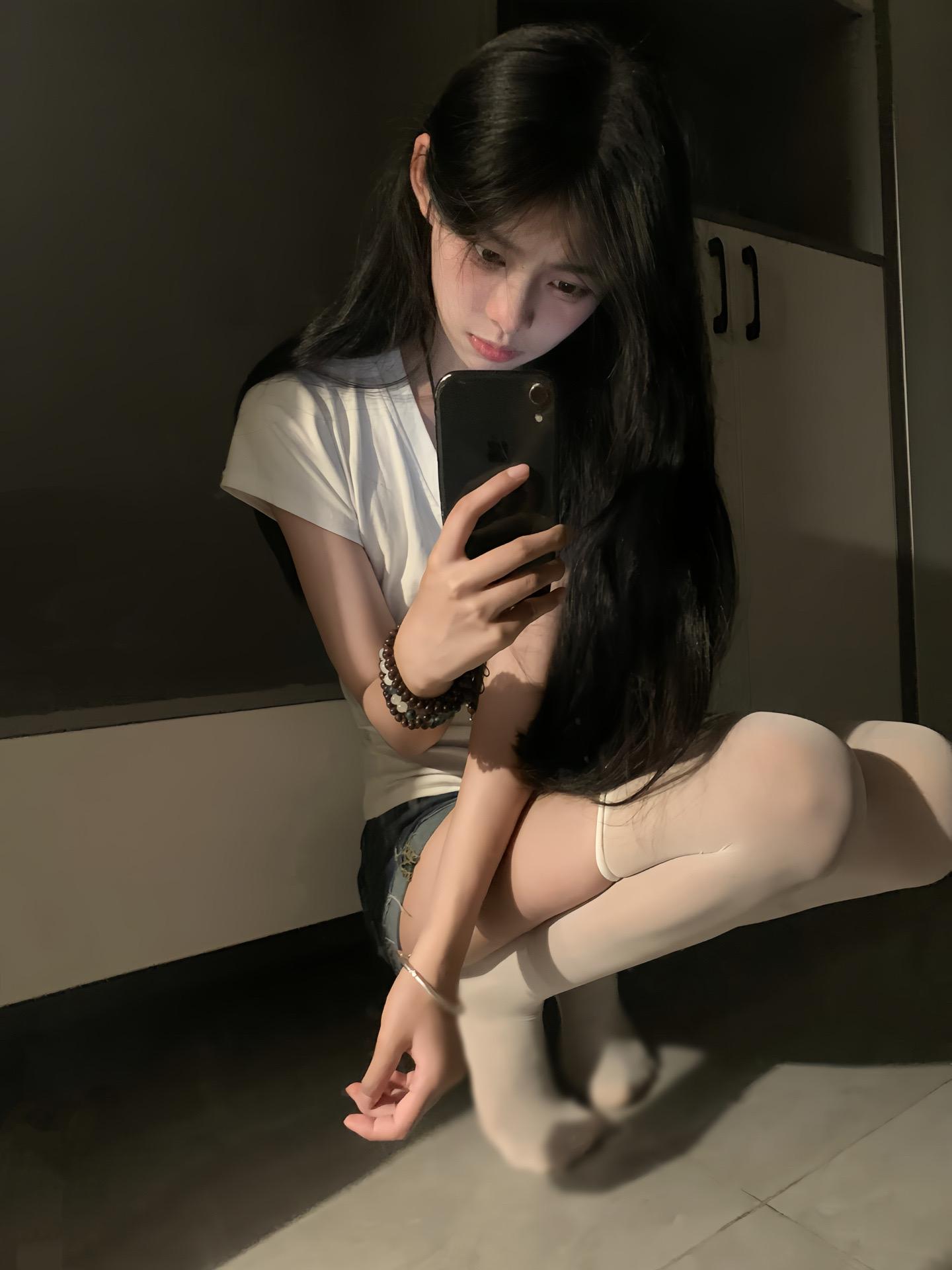 你应该很爽吧 无论什么时候 我都像条忠诚的狗一样守着我们那破碎的过往