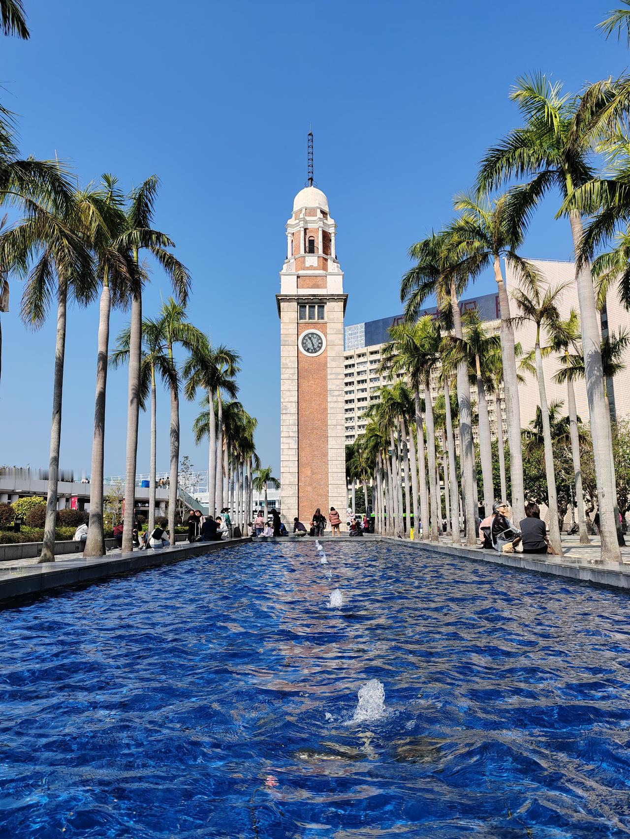 【钟楼】九龙铁路钟楼，是蒸汽时代的标志，1990 年起被列为法定古迹。