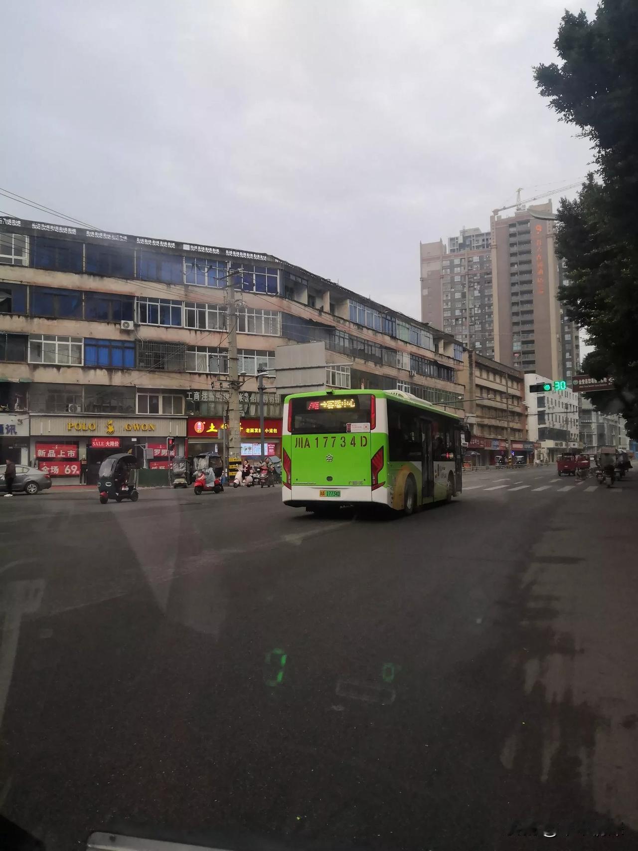 我新发布的内容被官方推荐啦！👍你也快来发布一条吧！带记录真实生活话题，更容易被