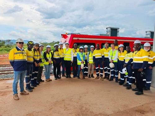 国运来了挡不住！50 亿吨铁矿重见天日，美媒：中国将改写全球格局[给你小心心]