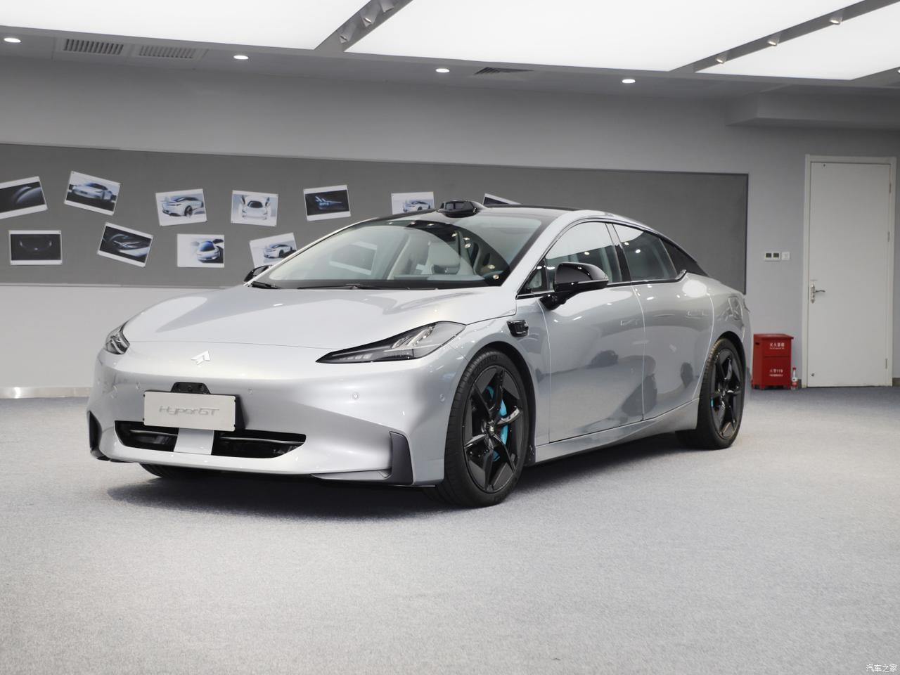 总感觉哪里不对？

上汽乘用车，通过购买英国罗孚汽车的技术，形成的荣威和名爵，相