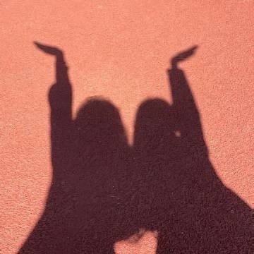 "频率相同的人，才能理解你的万里山河，若懂，无需千言万语。若不懂，万言千语道不详