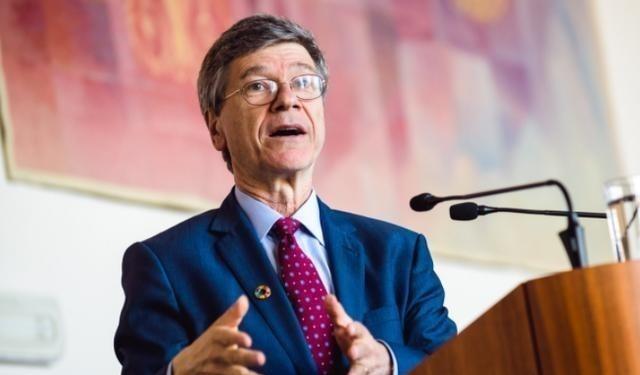 为什么 美国 现在死咬中国不放？美国经济学家曾说过一句大实话：中国不是敌人，而是