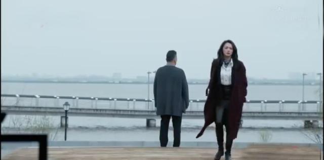 很多人都想不通，苏明玉为什么甘愿放弃年薪百万的工作，回家照顾自私了一辈子的父亲苏