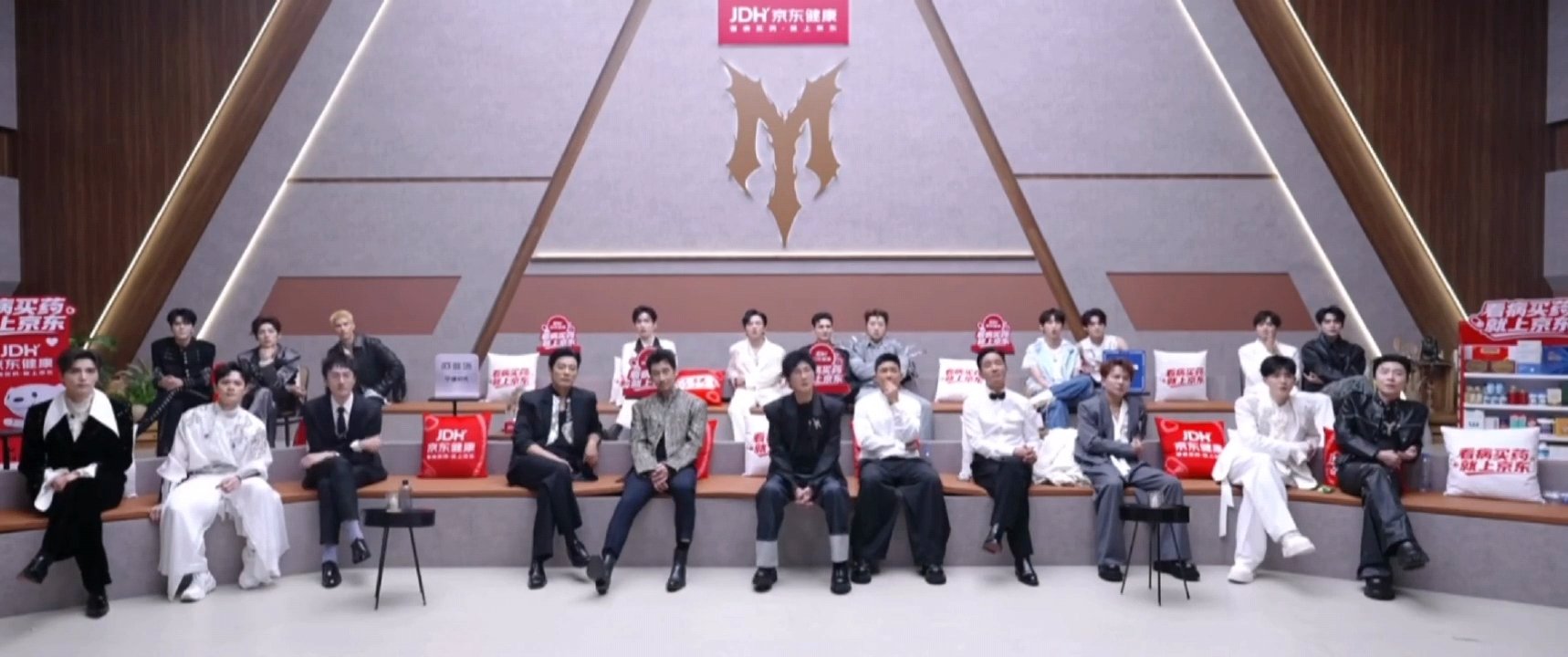 陈若轩唱歌谁先笑谁热搜孙楠听到陈若轩唱对一句赶紧点头披荆斩棘直播，孙楠听到陈若轩