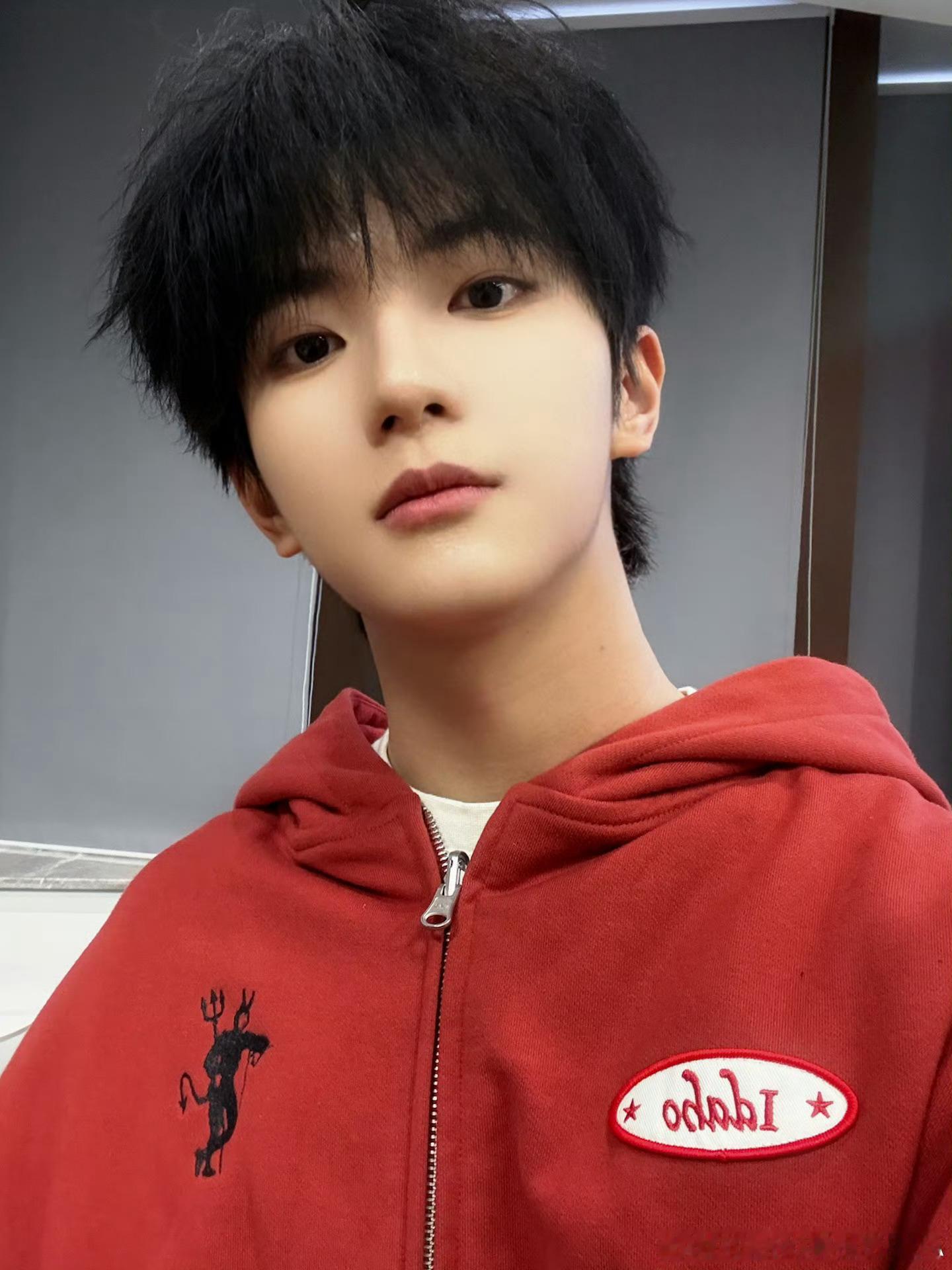 穆祉丞宇宙暂停一分钟投票如果宇宙暂停一分钟 那我就倾听你一分钟 永远跟随新生代偶
