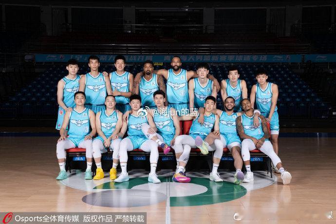 青岛客场输给宏远，确实两支球队整体实力有差距，篮板输了19个，这是今年青岛队没有