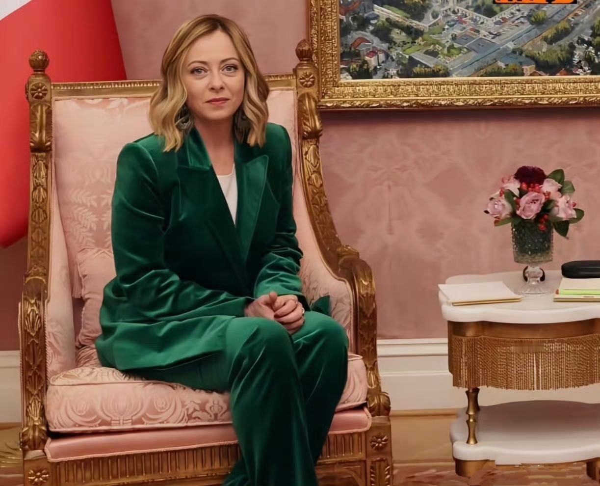 意大利总理乔治娅·梅洛尼：
“过去的一年对我们所有人来说都很艰难， 但别担心，因