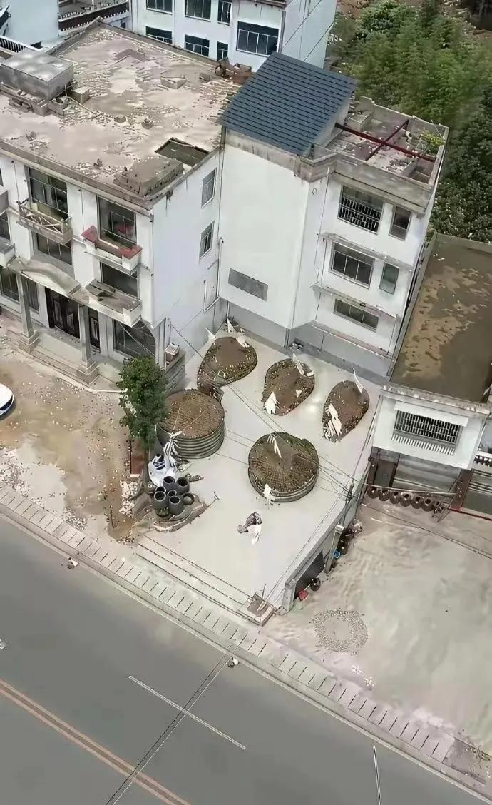 农村竟然还有这样的房子！难道他们晚上不害怕吗？