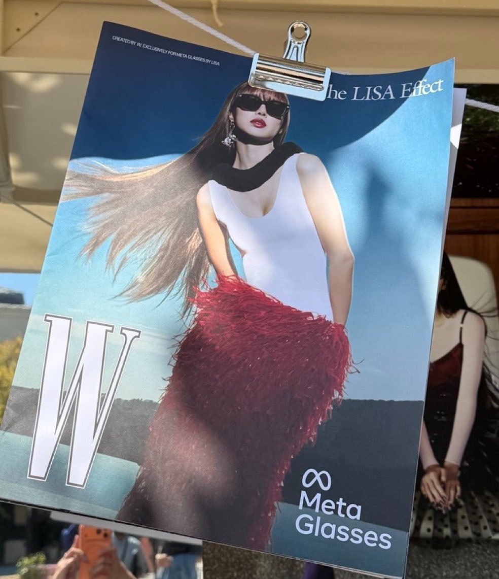 🔥LISA是唯一登上美国版《W Magazine》封面的K-pop艺人。🔥 