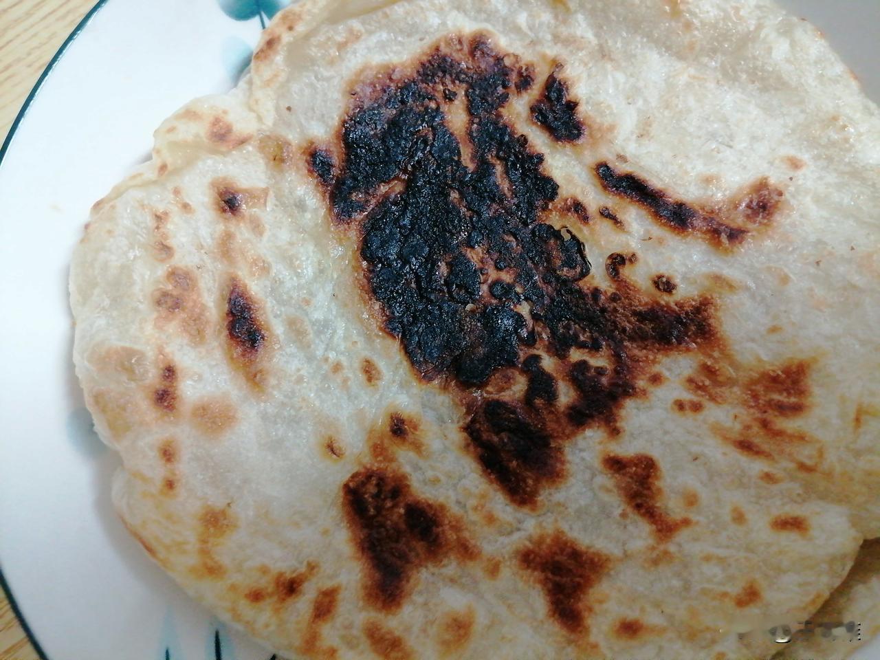 煎个半成品都能煎糊了，看看我多能干！[笑哭]

期待遇见一个会做饭的好男人！
