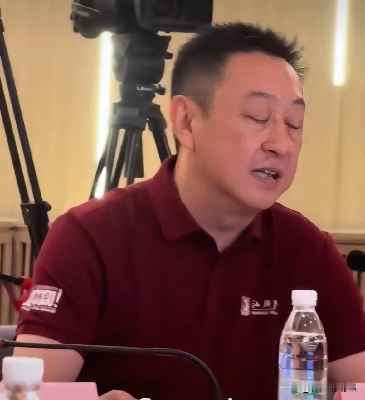 6月15日，汕头大学招生媒体见面会上，党委书记唐锐当场硬刚：李嘉诚不给钱了，全免