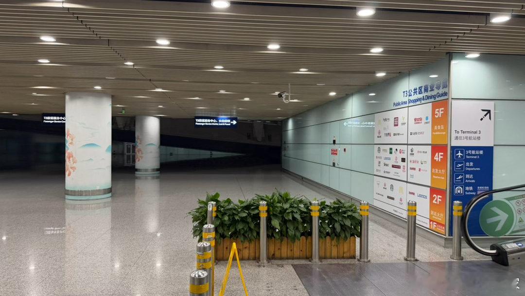 你们说，我在首都机场T3停车楼上面这个空地，弄一个小时旅馆怎么样，针对像我此时此