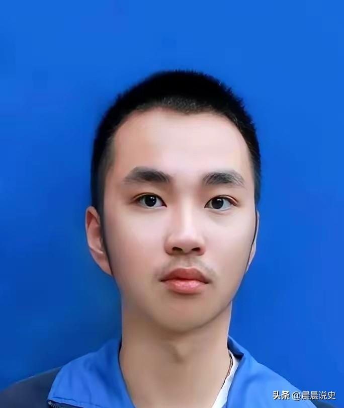经过多方确认，江西宜春上高二中的付辰晖同学，在2026年高考中考出了物理类703