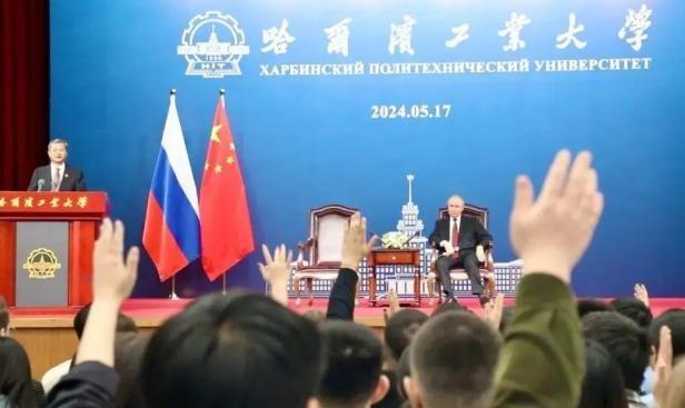 俄罗斯的命脉在哪？俄罗斯的命脉并不在俄罗斯，俄罗斯的死穴只有一个，就是中国！只要