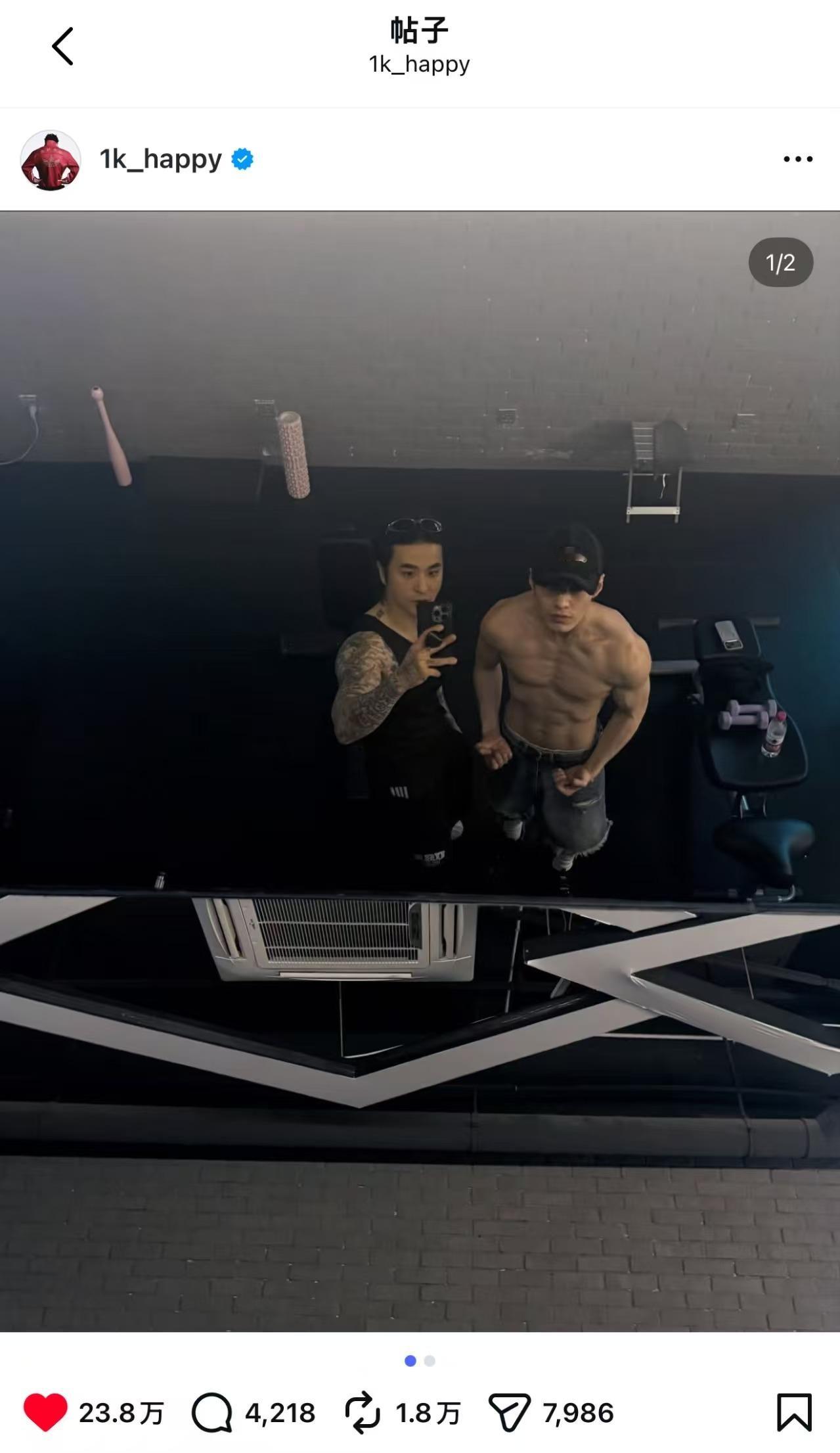 何与ins晒肌肉何与富有且慷慨 谁懂何与INS的肌肉福利，肌肉线条太明显了吧