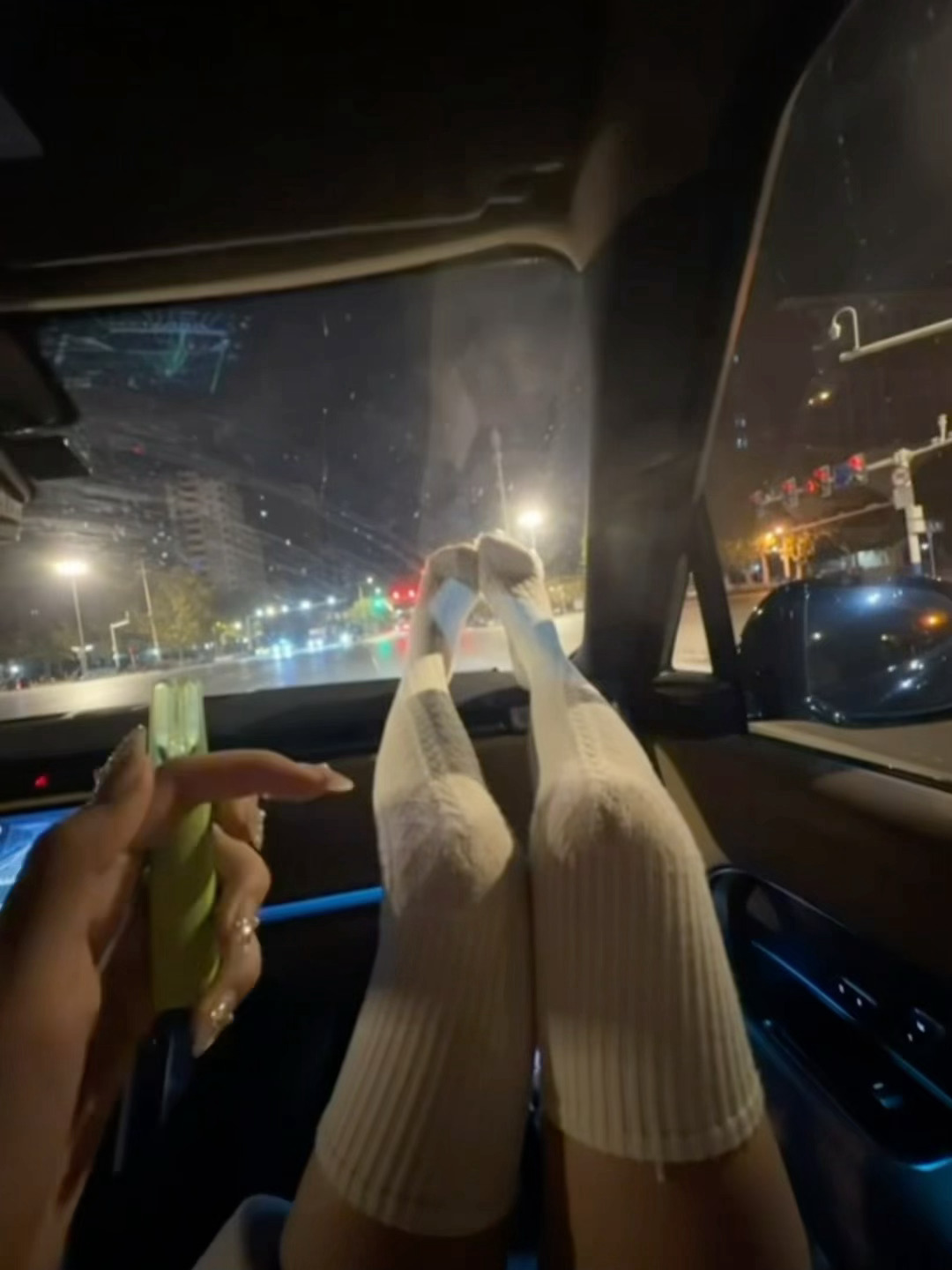 私信我的别问我一些有的没的了上头的的时候白海豚登陆了我都去见你 