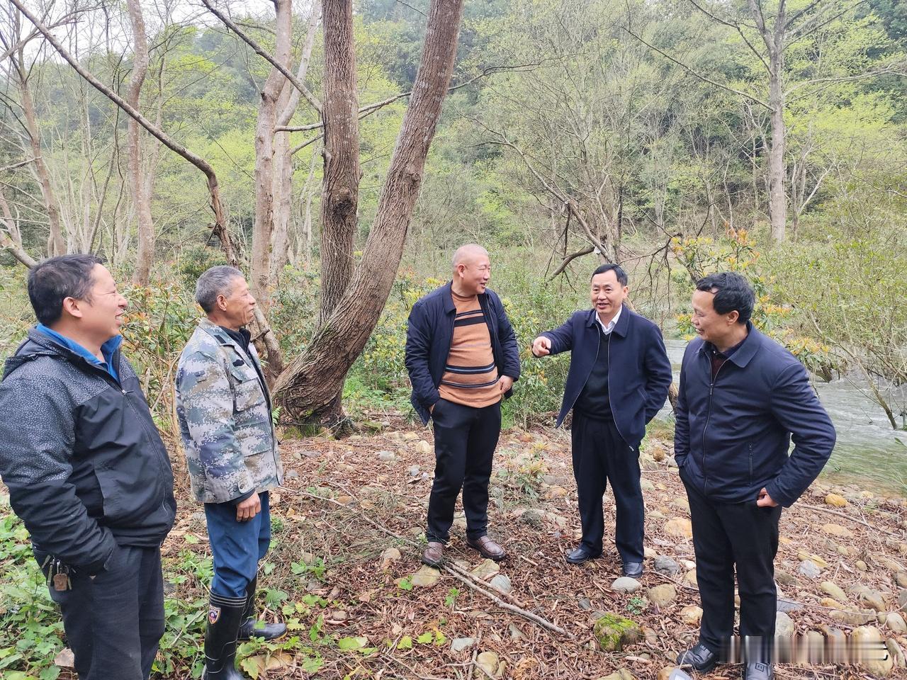 驻村工作，天天进村入户、田间地头，生活过得挺充实的，五天四夜，一晃而过。驻村工作
