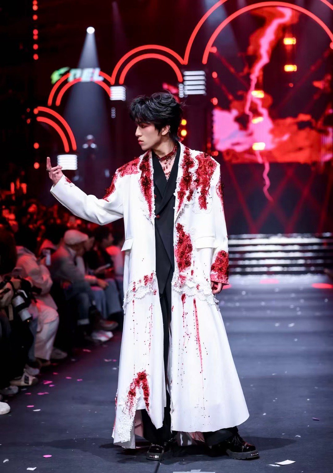 一秒穿越PEL魔法秀场 你小子这波是把秀场直接搬进电竞中心了吗？！谁懂看到竞人们