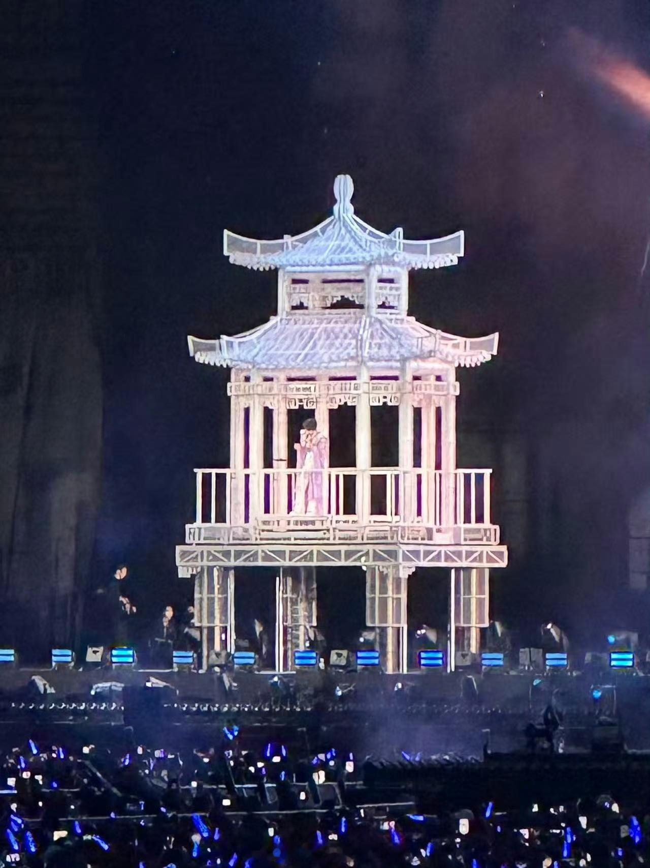 周深贵阳演唱会 日升月落，我歌词没有唱错~~-----贵阳《若梦》