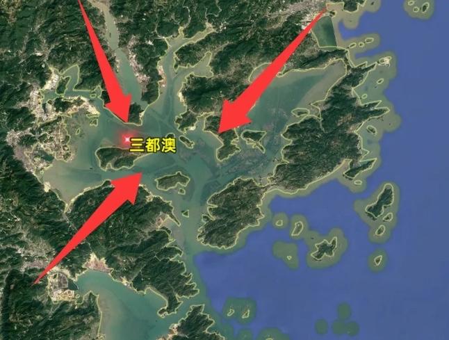 中国发现一个能停靠上百艘航母的深水港，位置太关键了！
你敢信吗？在咱们国家的东南