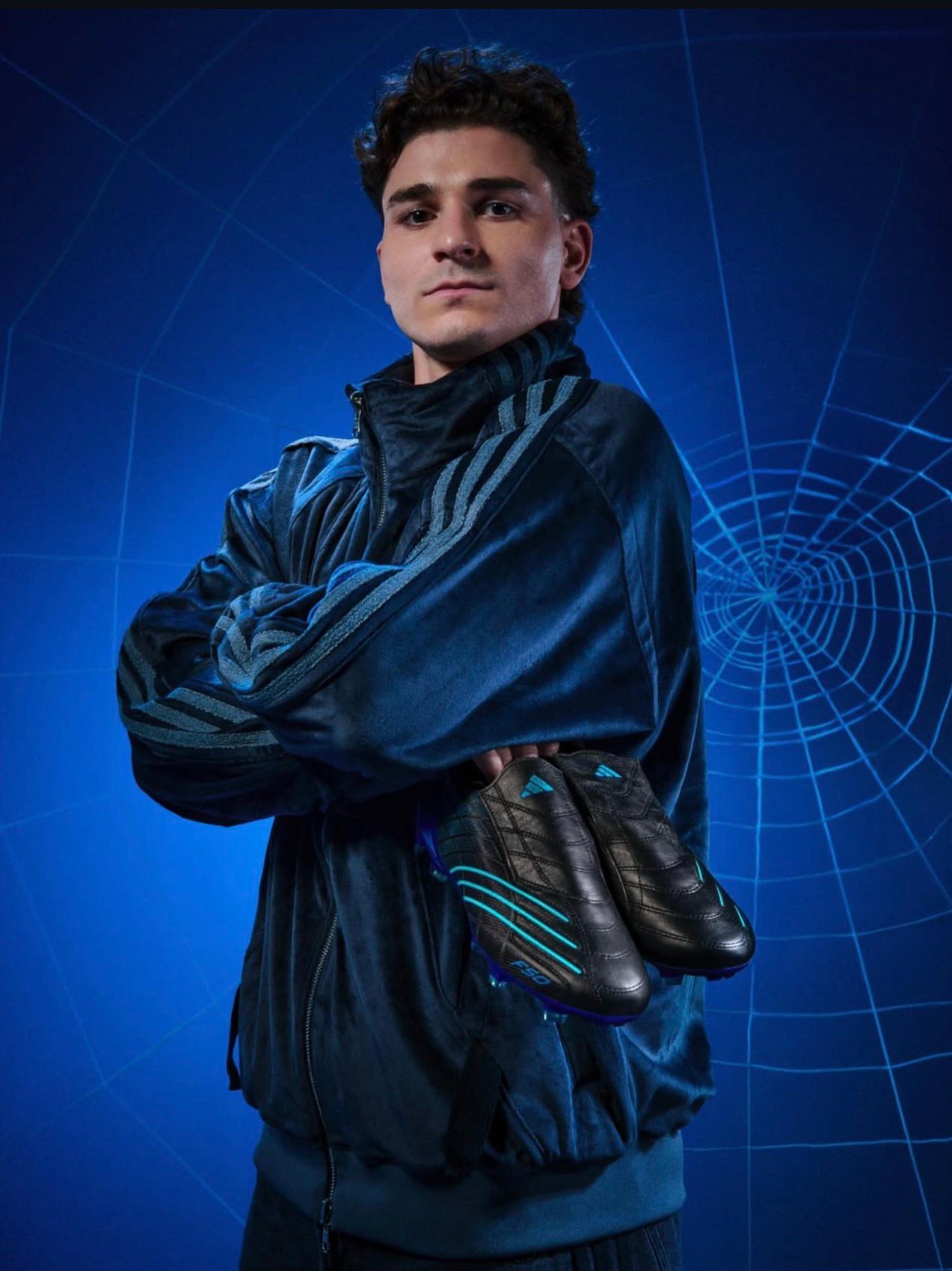 法甲  巴黎圣日耳曼对朱利安·阿尔瓦雷斯（26岁）在即将到来的夏季转会窗口感兴趣