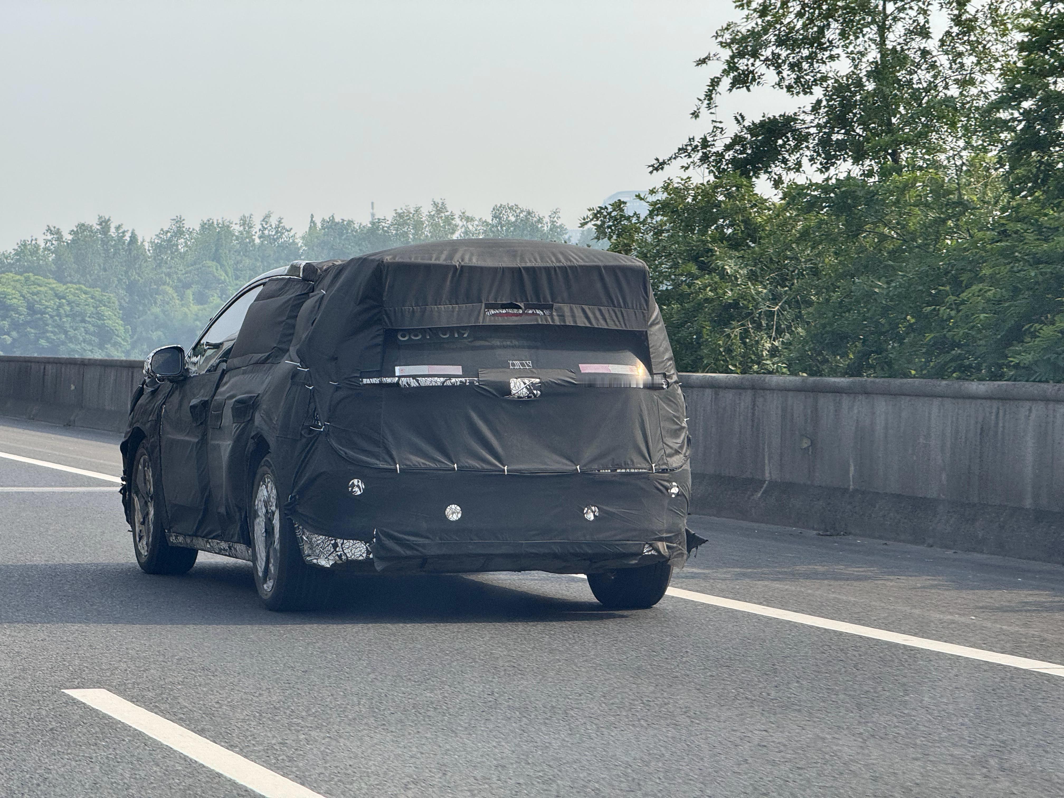 这是啥？理想i8？汽场全开大v聊车 ​​​